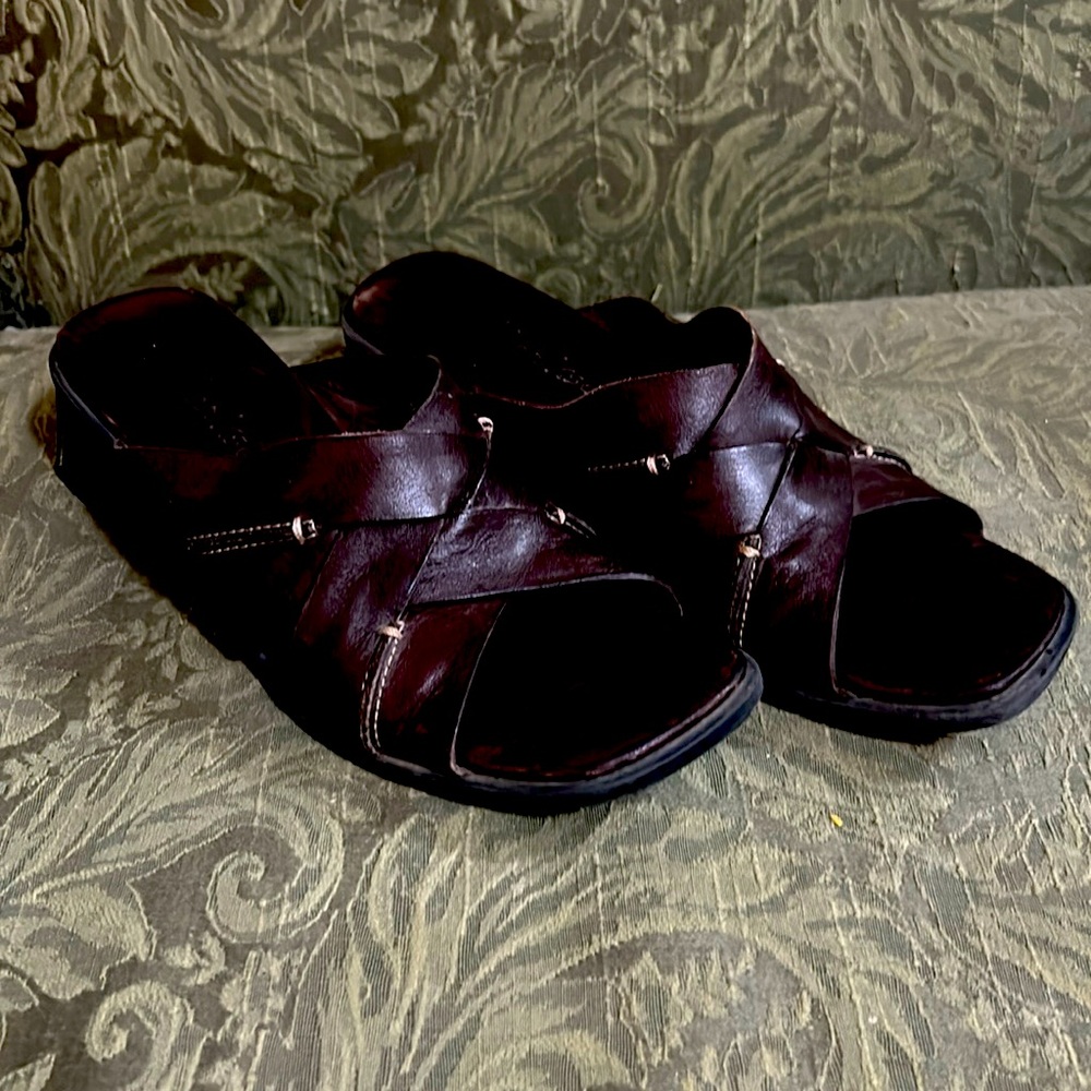 Clarks sandals size 8